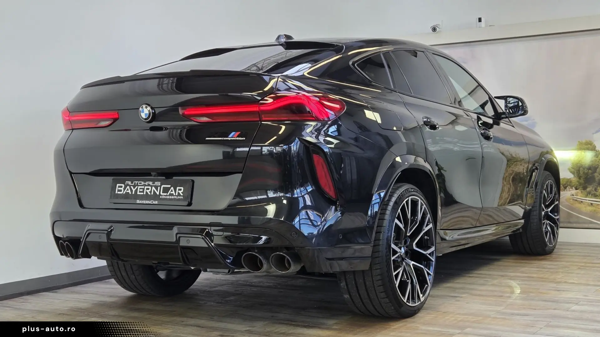 BMW X6 M Competition B&W Panorama