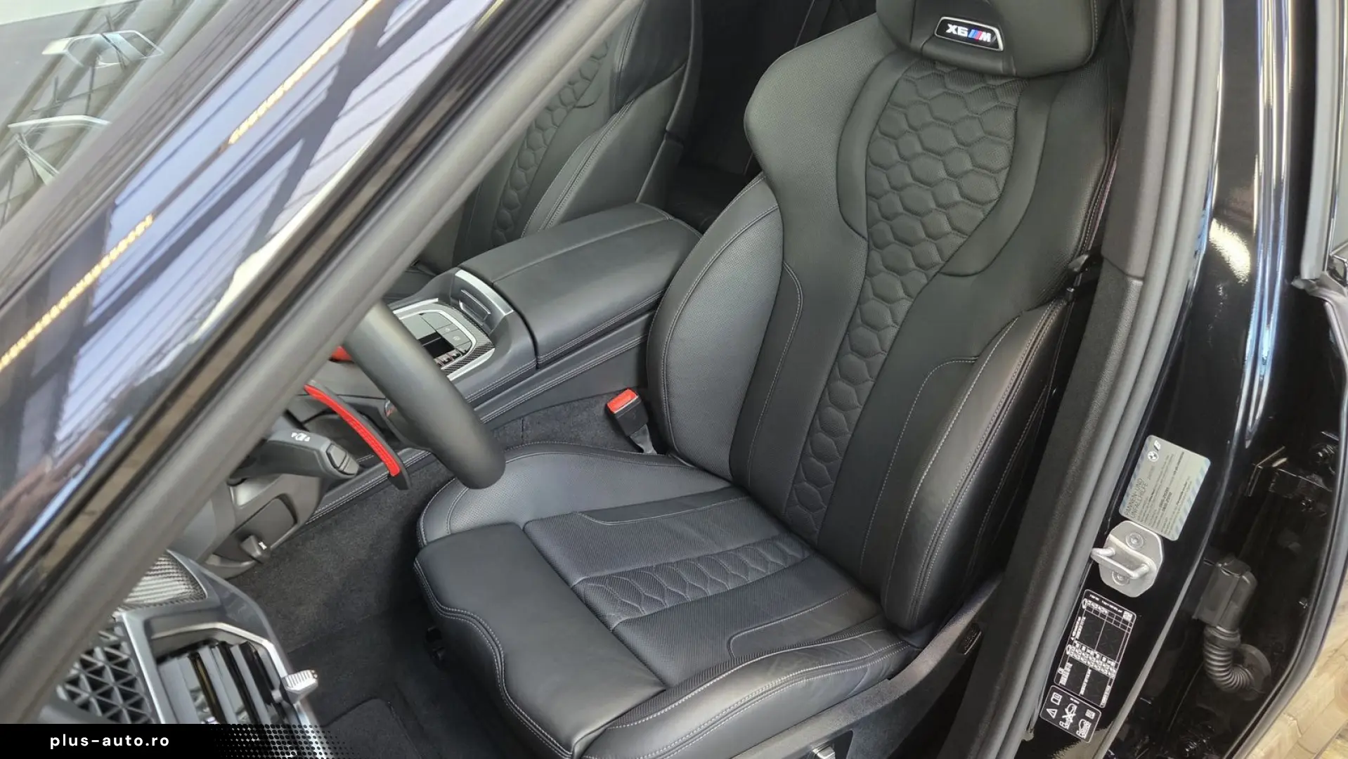 BMW X6 M Competition B&W Panorama