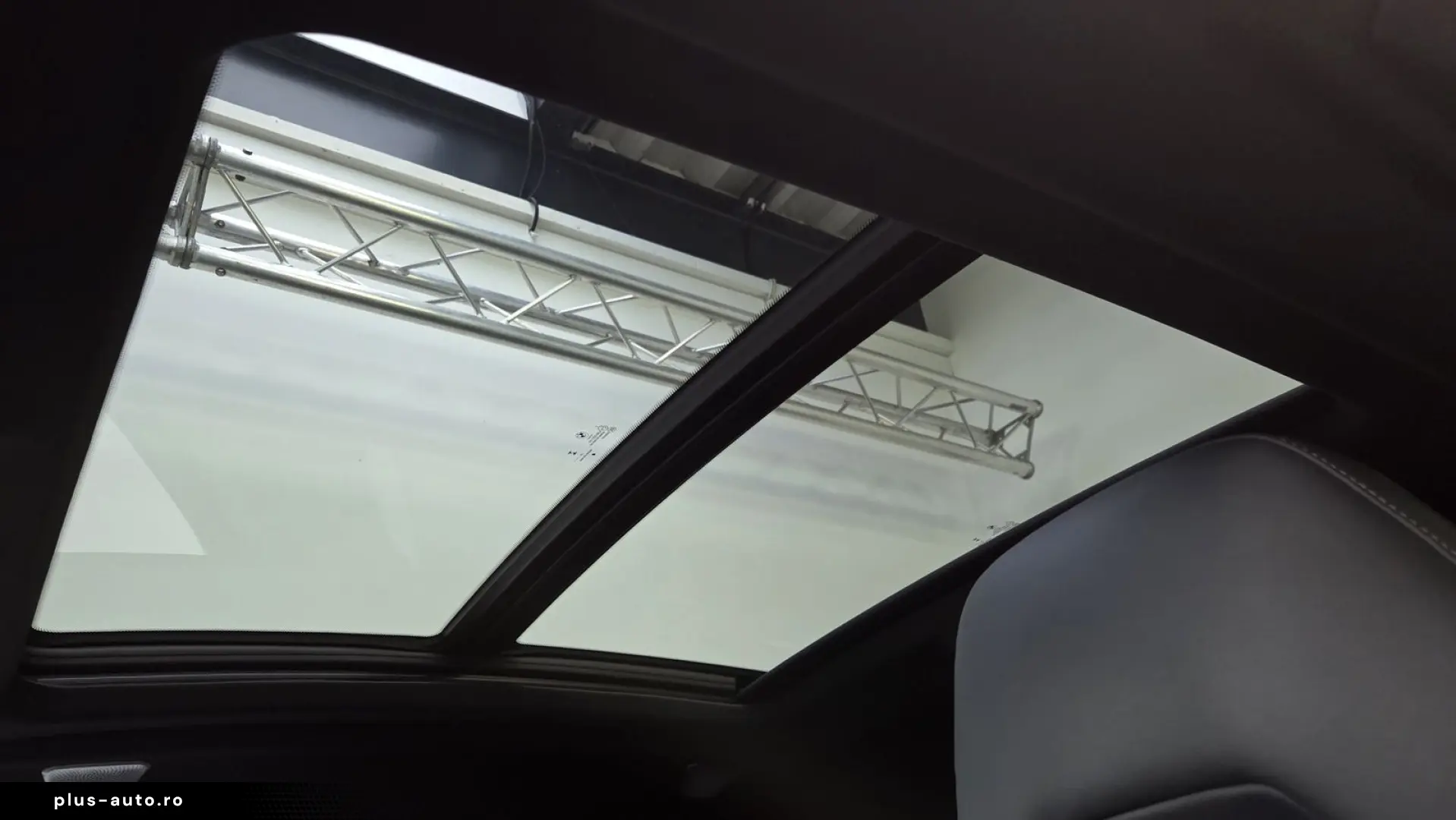 BMW X6 M Competition B&W Panorama