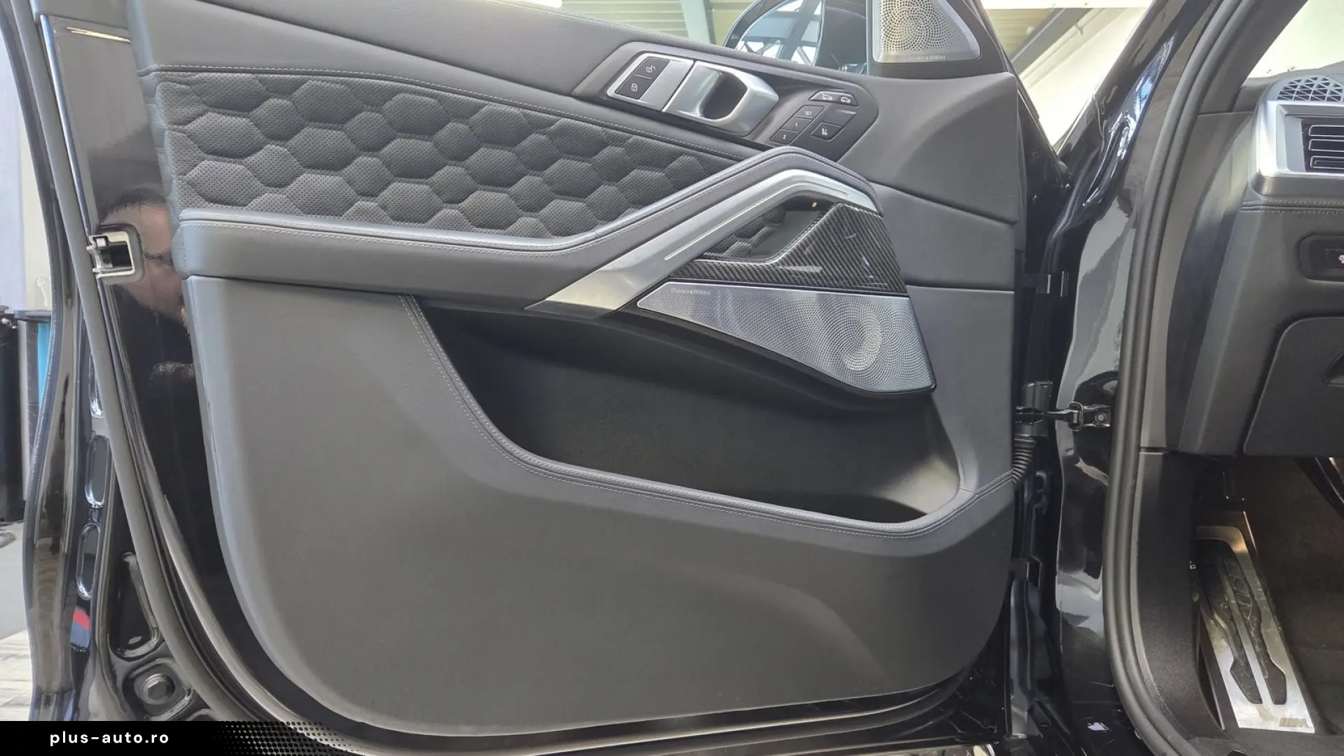 BMW X6 M Competition B&W Panorama