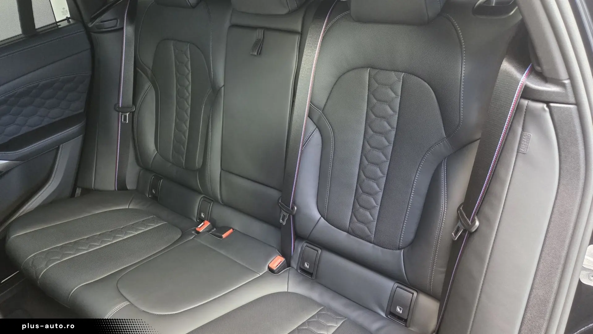 BMW X6 M Competition B&W Panorama