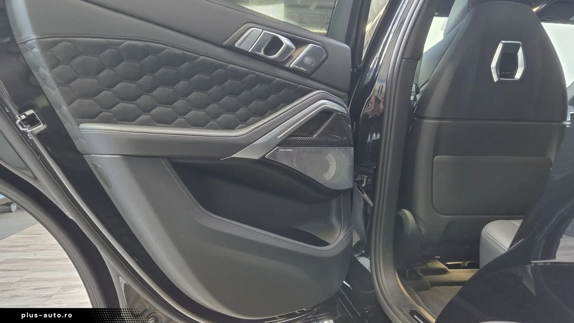 BMW X6 M Competition B&W Panorama