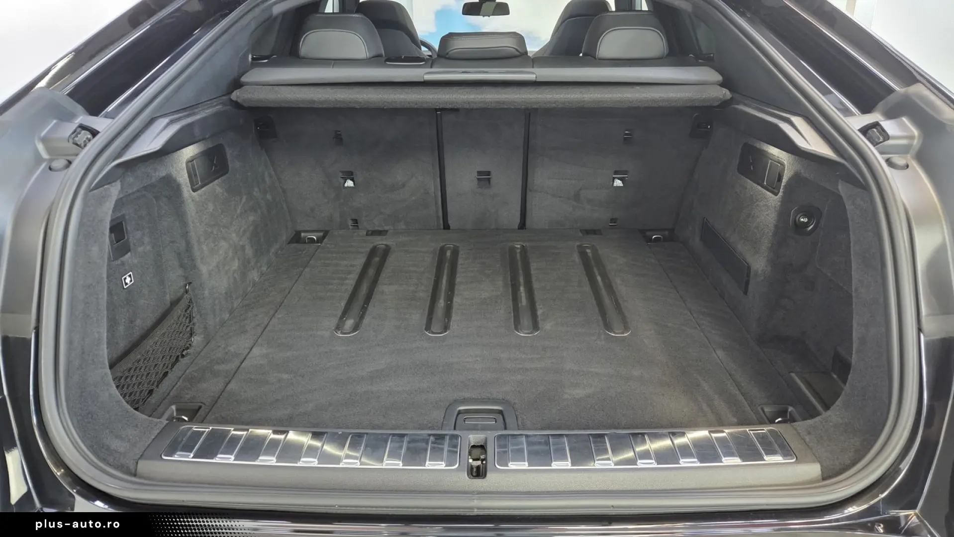 BMW X6 M Competition B&W Panorama