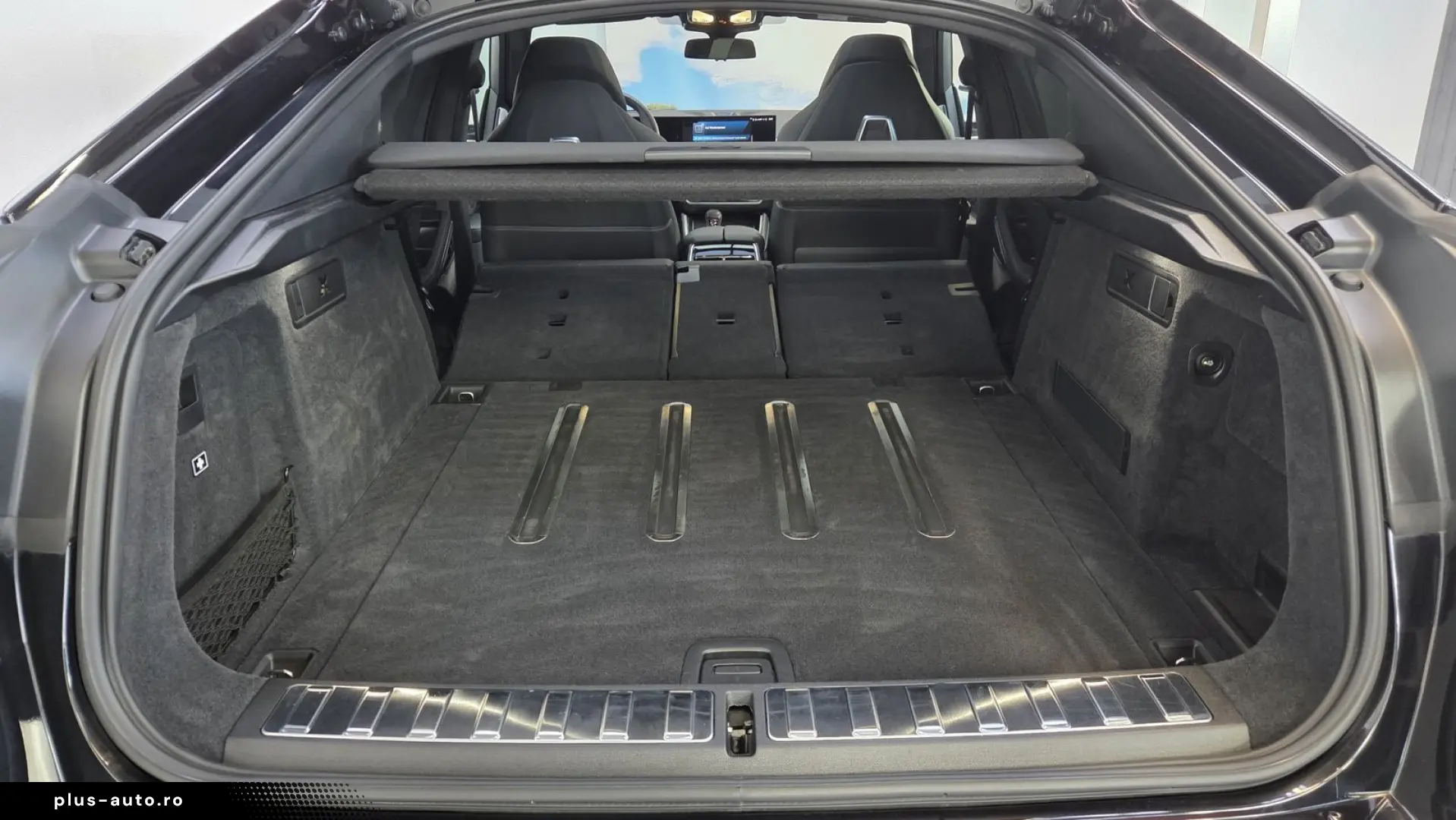 BMW X6 M Competition B&W Panorama