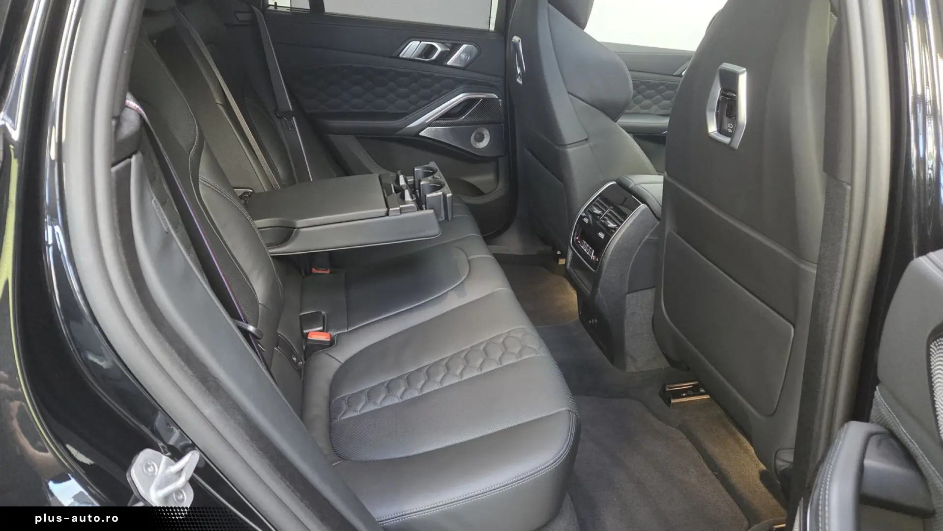 BMW X6 M Competition B&W Panorama