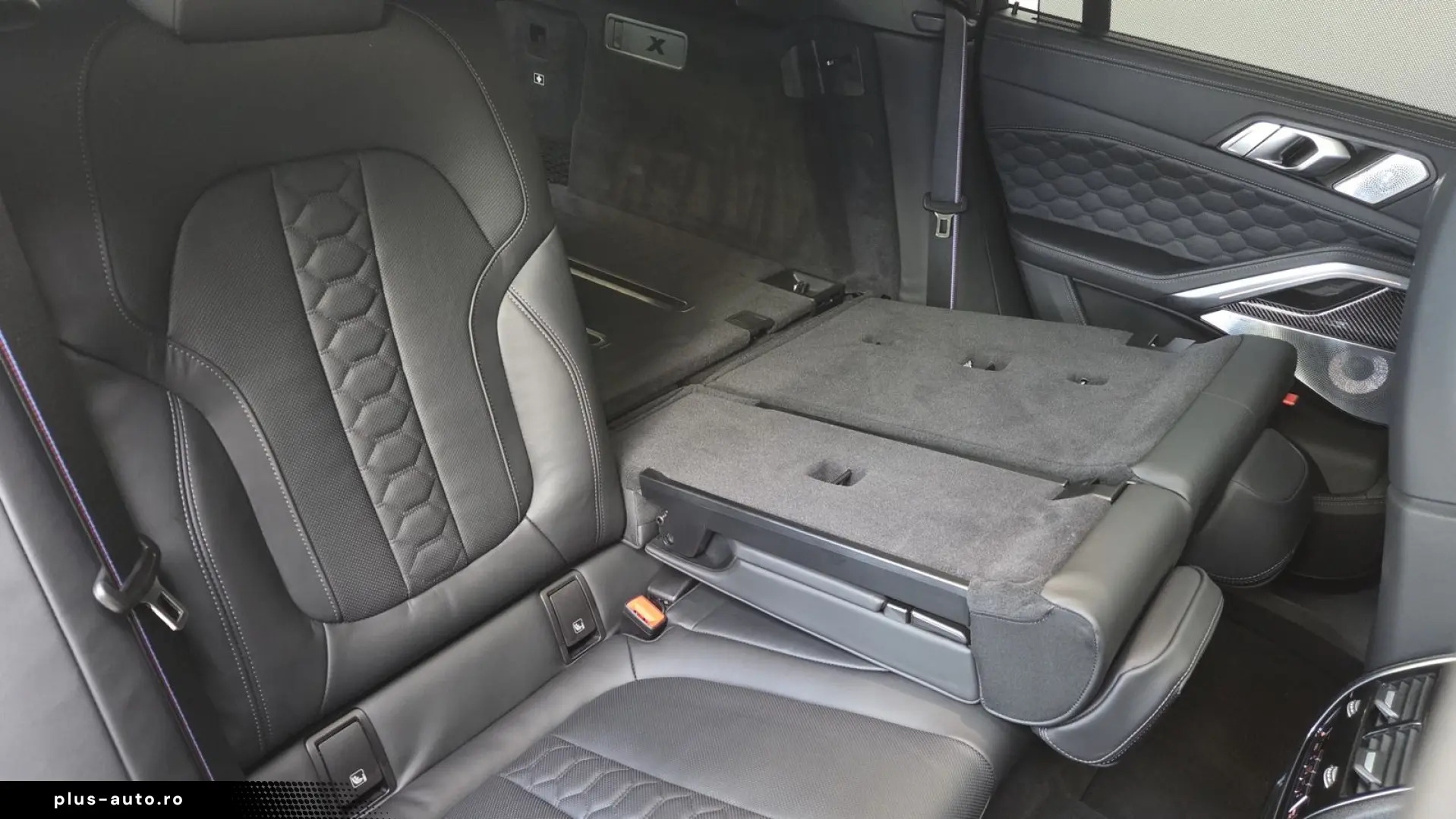 BMW X6 M Competition B&W Panorama