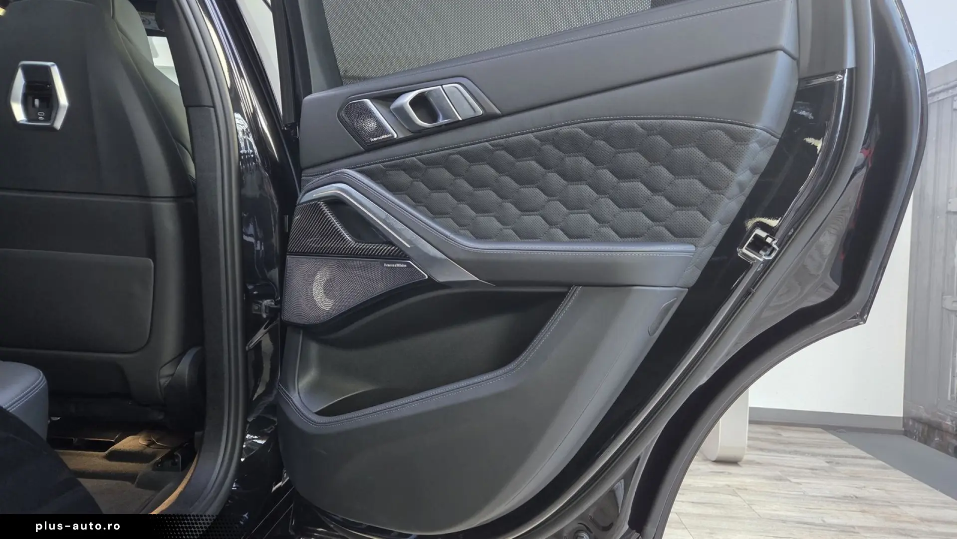 BMW X6 M Competition B&W Panorama