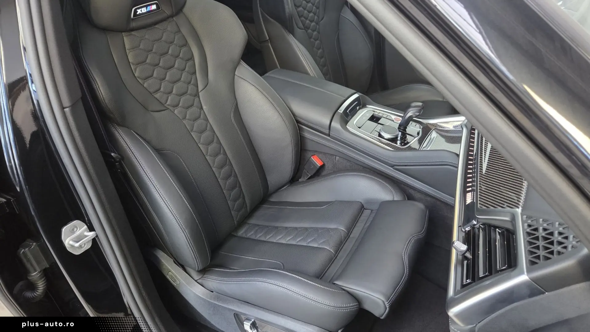 BMW X6 M Competition B&W Panorama