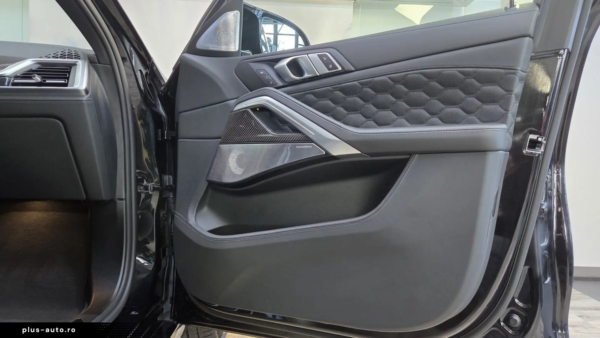 BMW X6 M Competition B&W Panorama