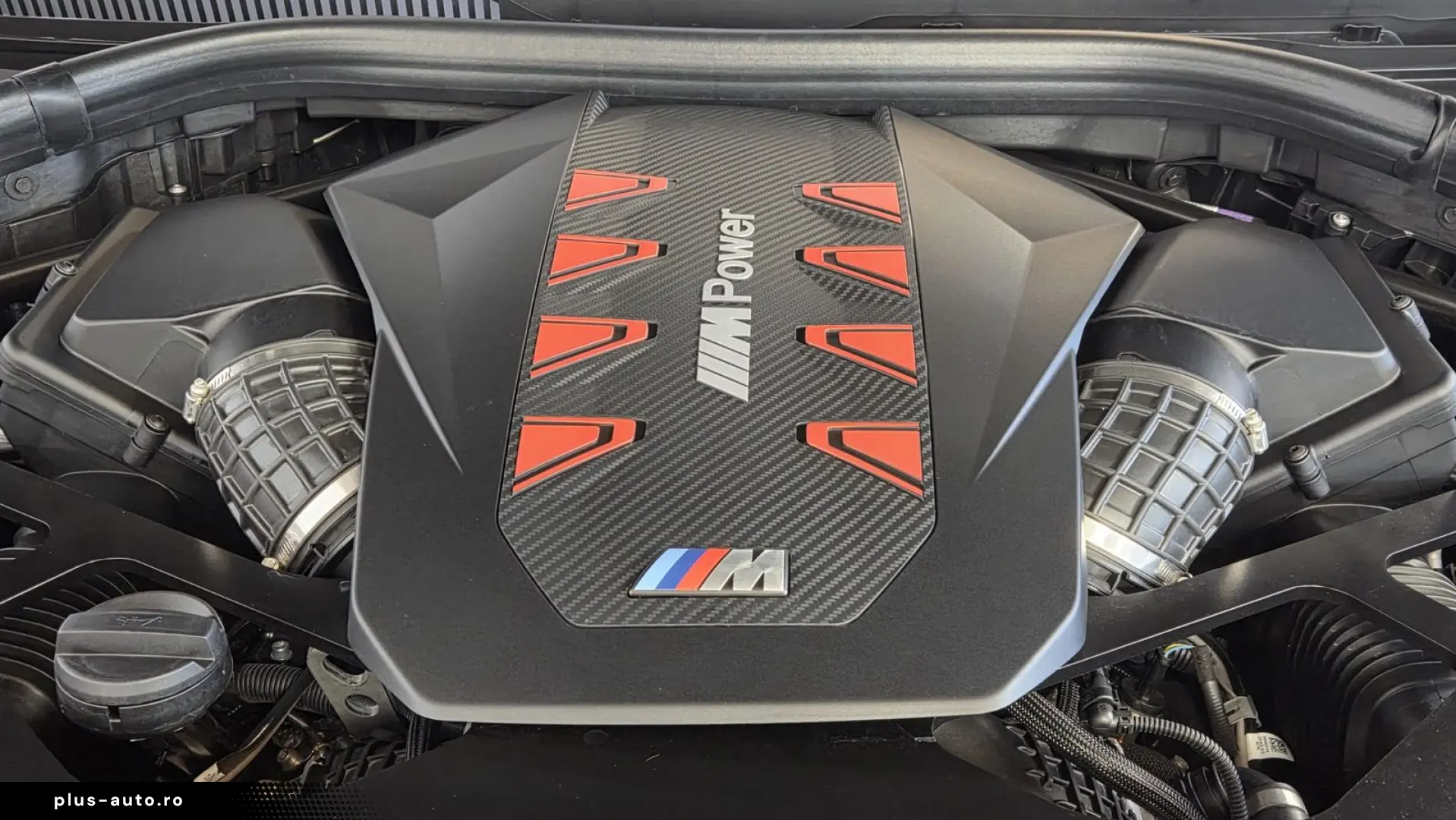 BMW X6 M Competition B&W Panorama