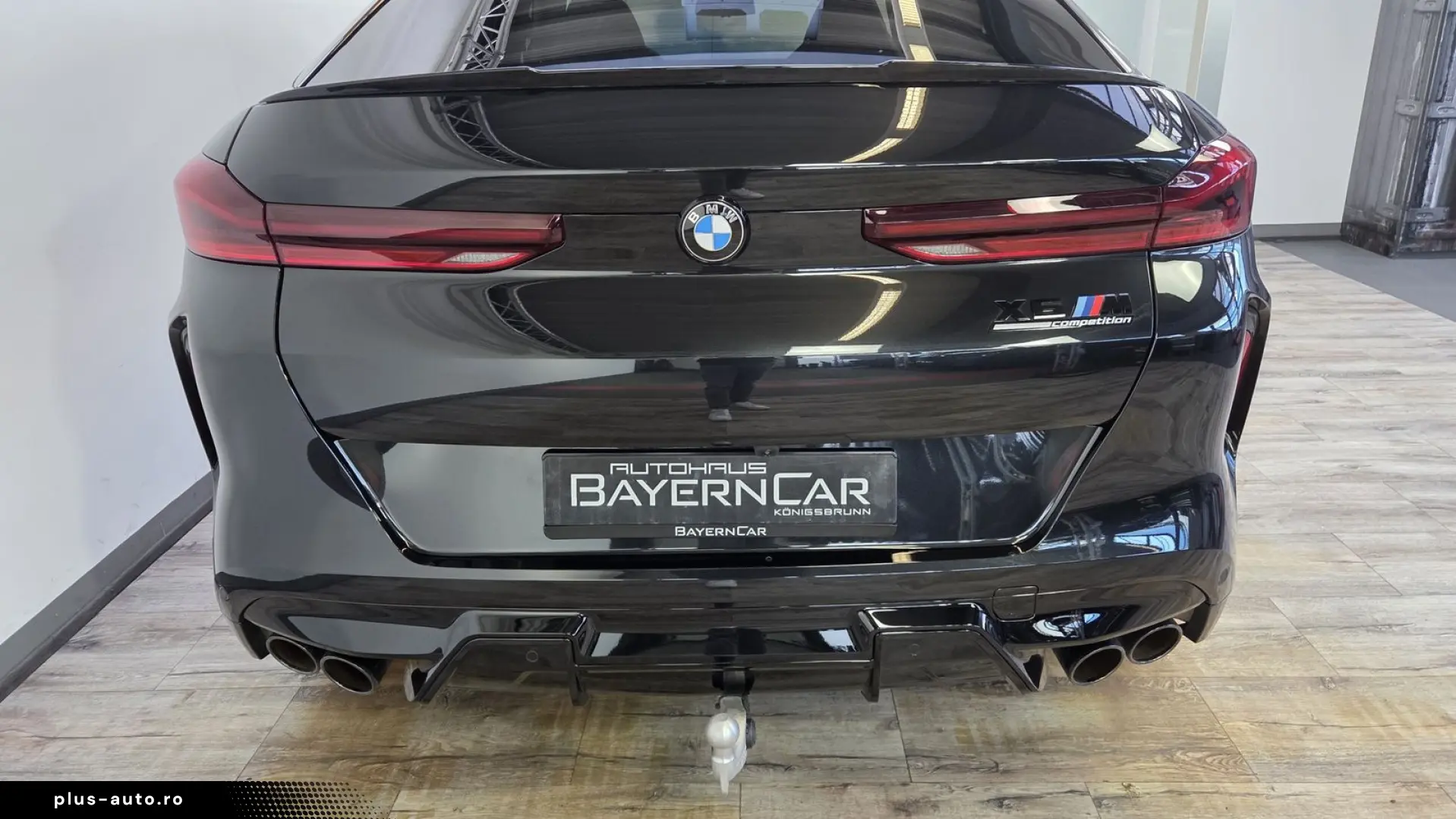 BMW X6 M Competition B&W Panorama