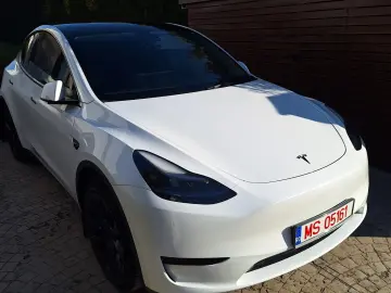 Tesla Model Y RWD LFP EAP 20  Induction