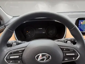 HYUNDAI SANTA FE 2.2 CRDi Automatik Navi Sitzheizung Rüc
