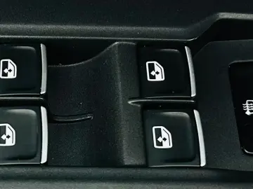 VOLKSWAGEN TIGUAN 2017 2.0D E6 4X4 Garantie 12 Luni Rate Ava