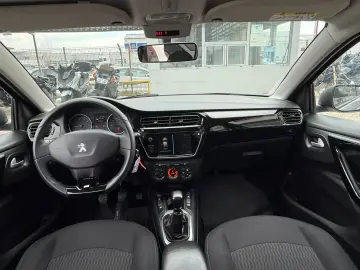 Peugeot 301 Allure Stt Eat6 1.5 Bluehdi 99cp