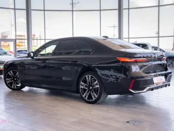 BMW Seria 7 750 e xDrive   M Sportpaket