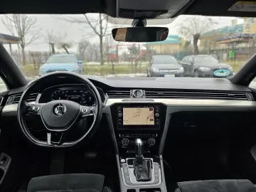 VW Passat 1.4 TSI Highline Bussines cu pachet R-line