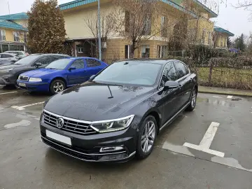 VW Passat 1.4 TSI Highline Bussines cu pachet R-line