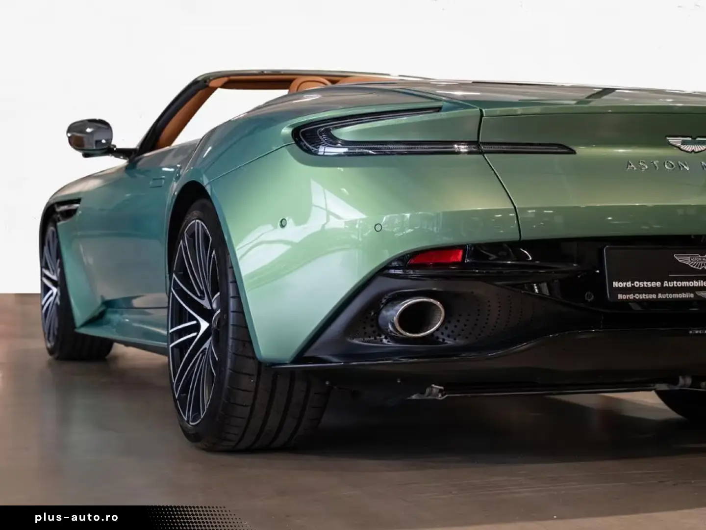 Aston Martin DB12 Volante