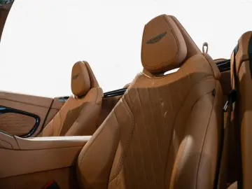 Aston Martin DB12 Volante