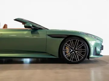 Aston Martin DB12 Volante