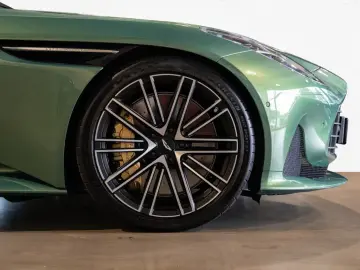 Aston Martin DB12 Volante