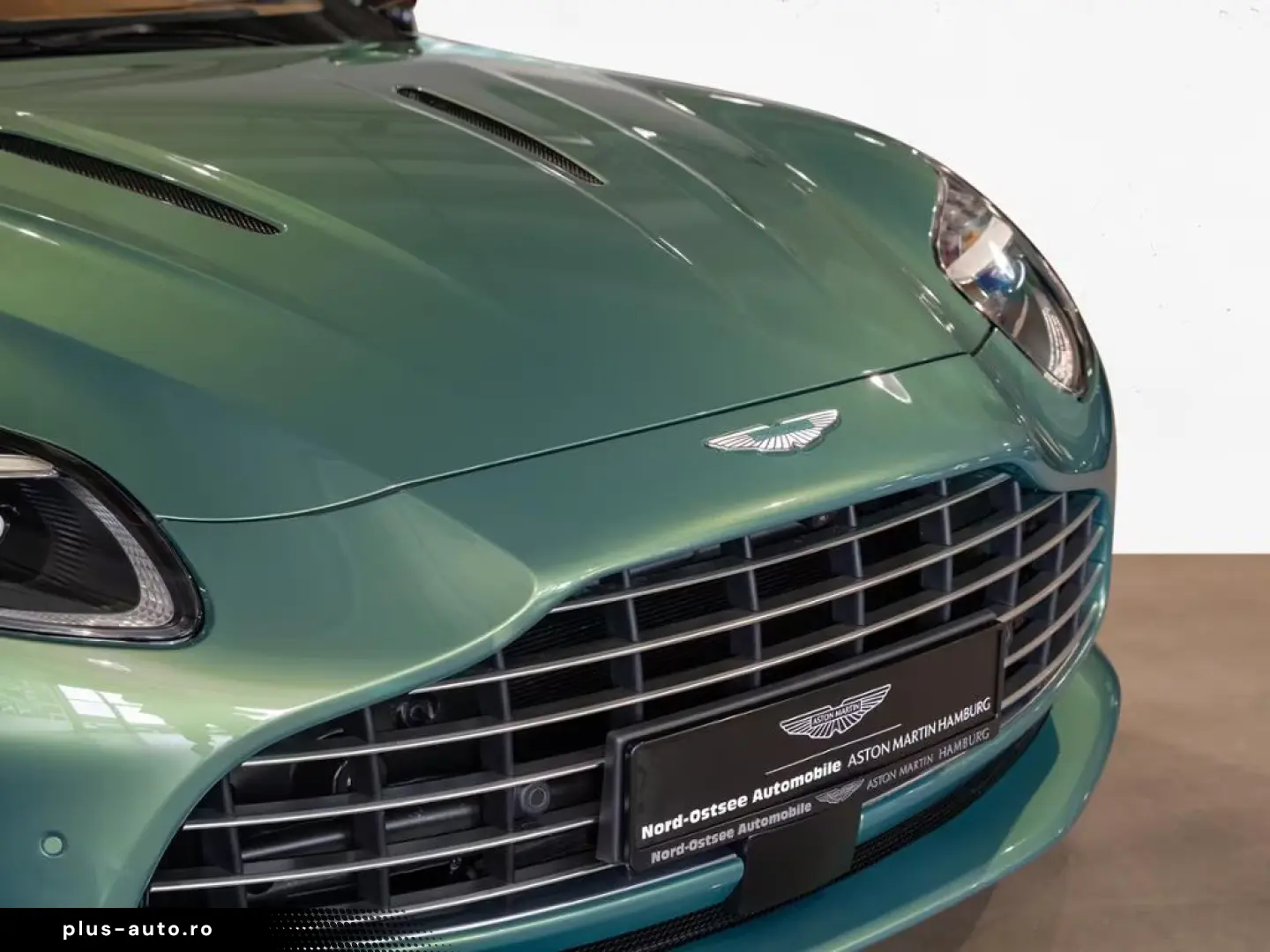 Aston Martin DB12 Volante