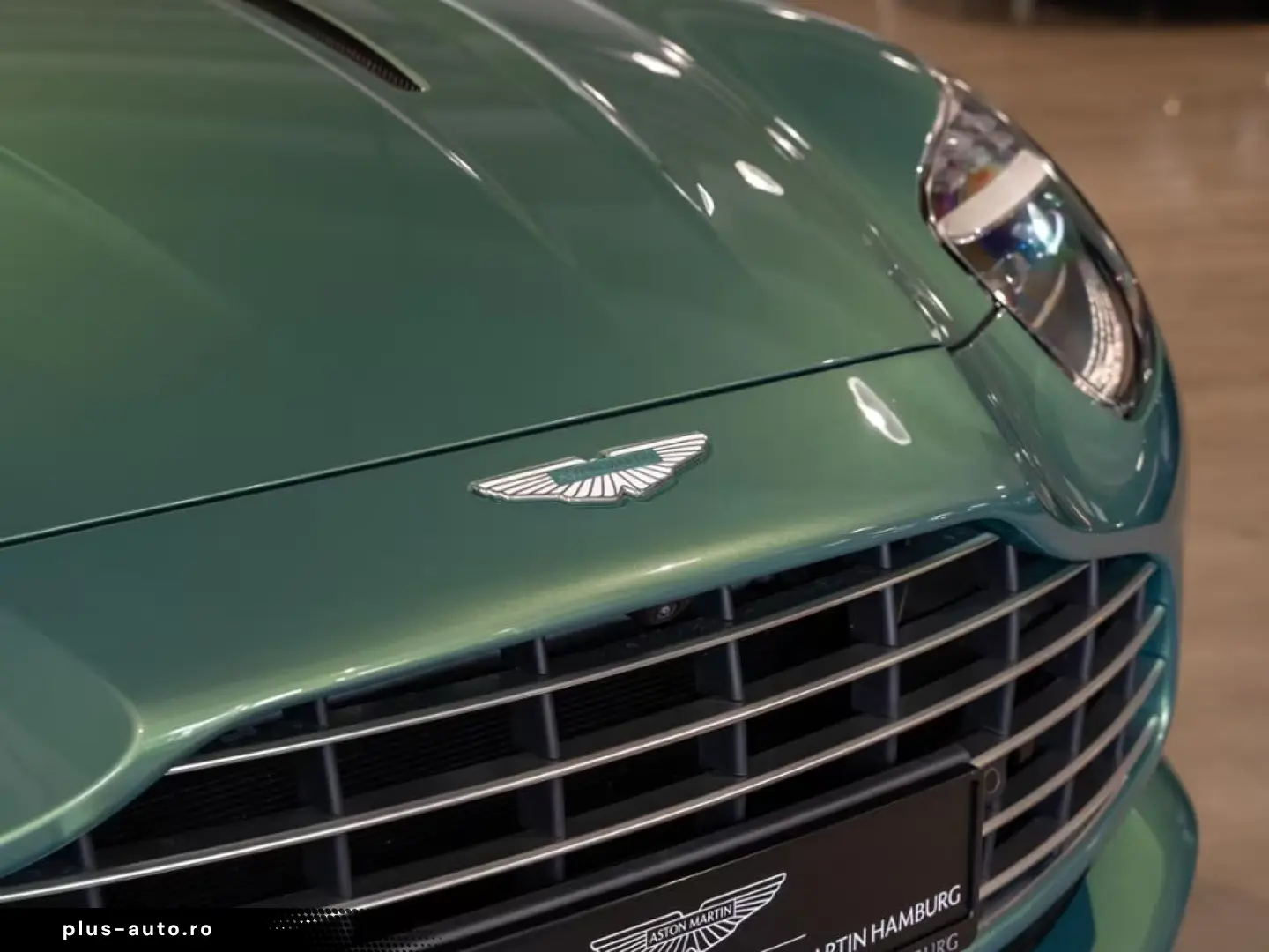 Aston Martin DB12 Volante