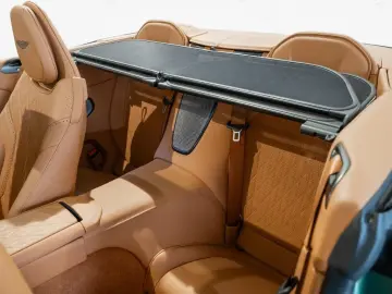 Aston Martin DB12 Volante