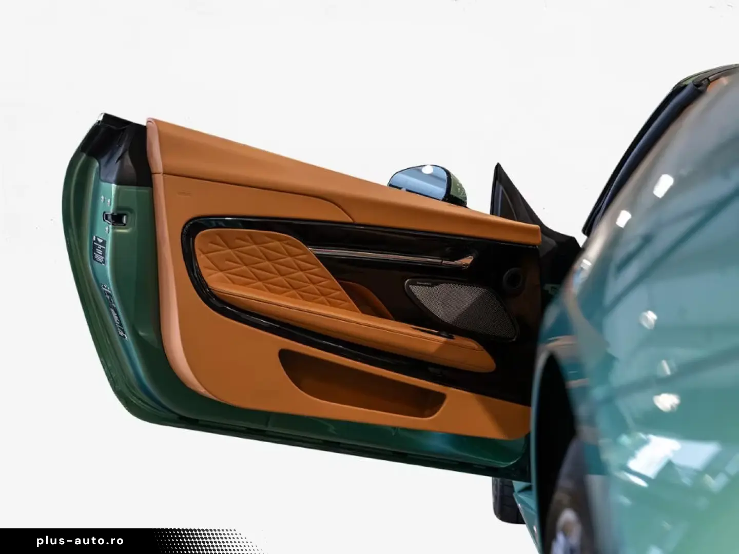 Aston Martin DB12 Volante