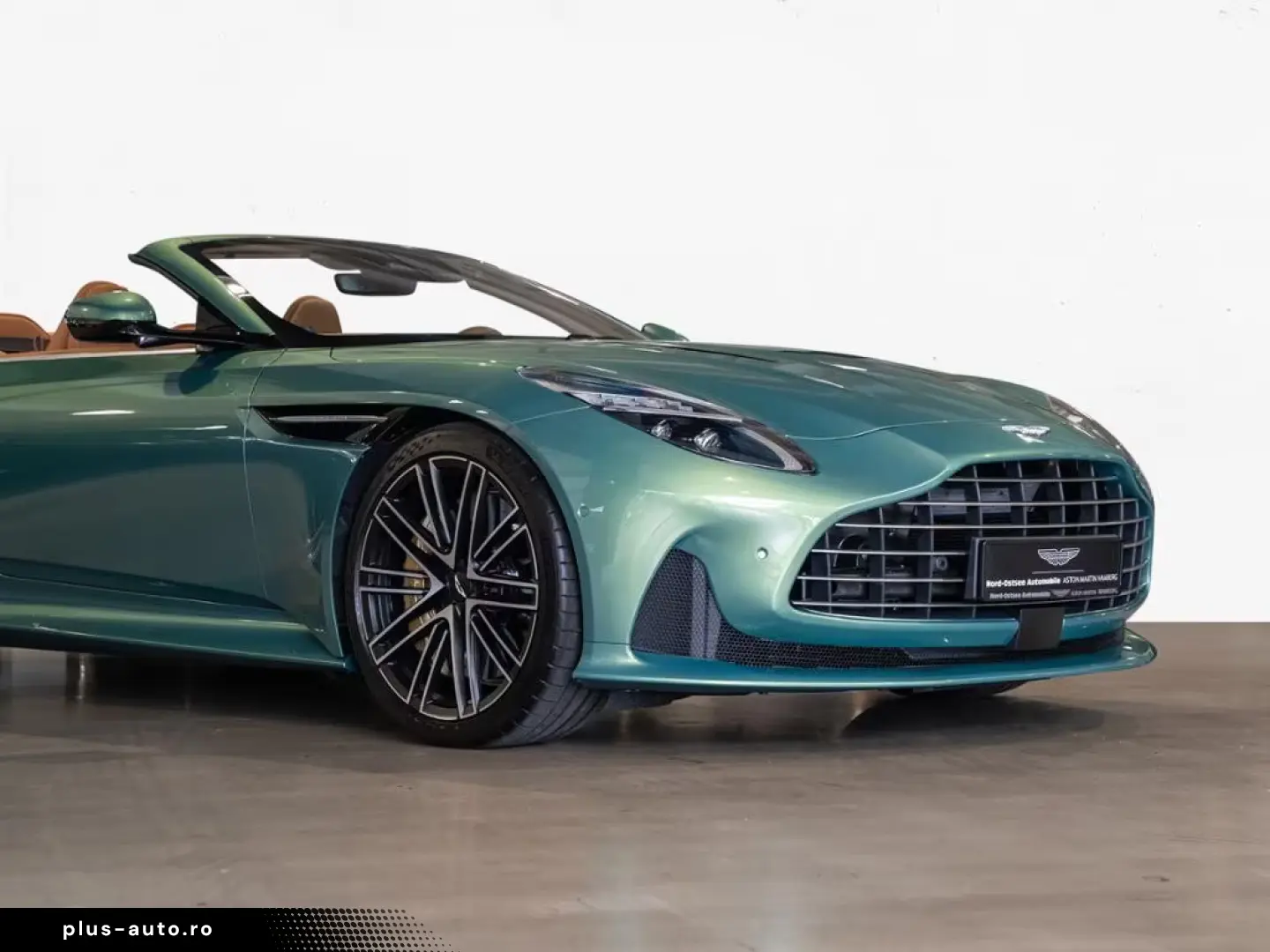 Aston Martin DB12 Volante