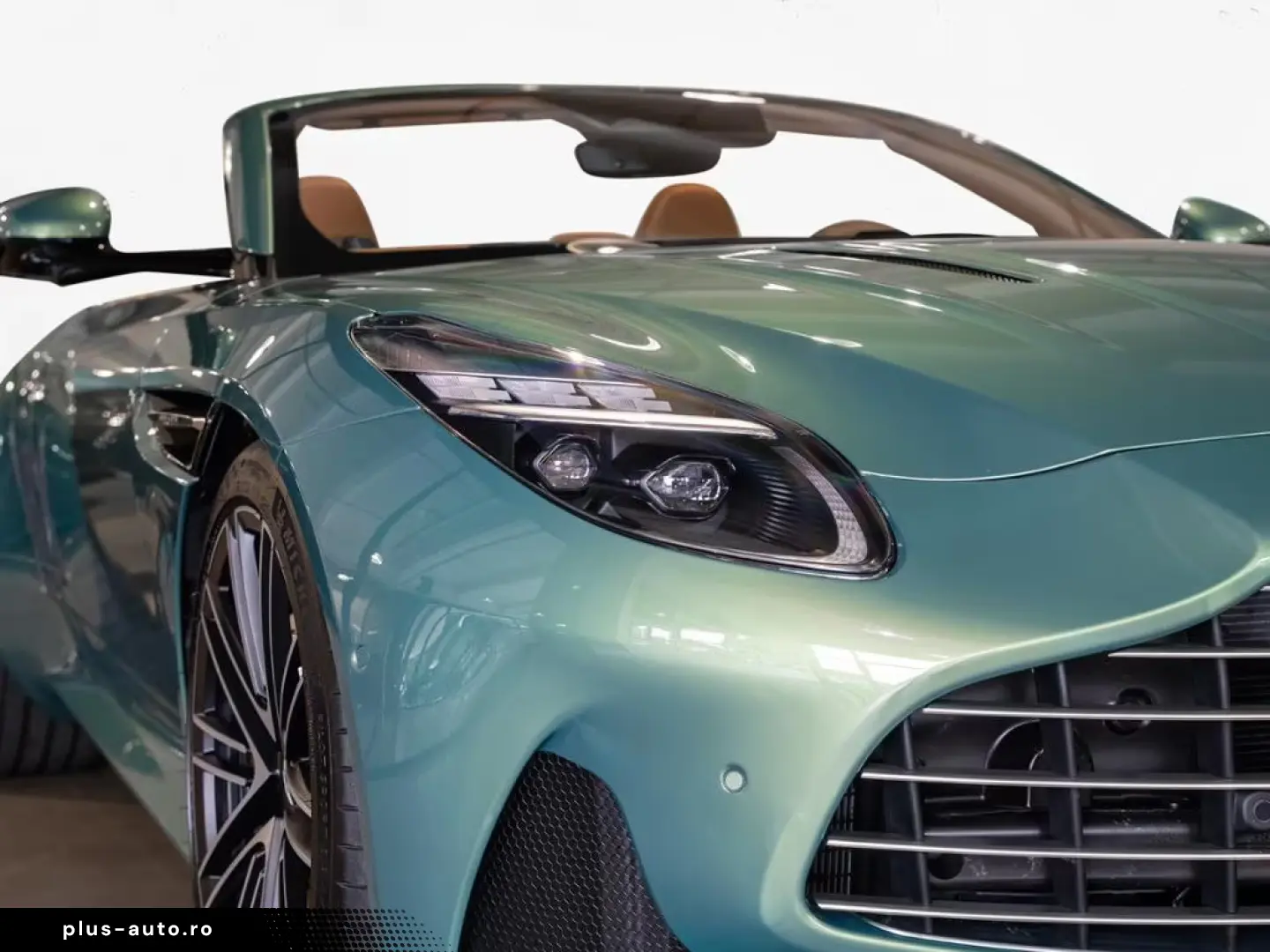 Aston Martin DB12 Volante