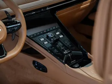 Aston Martin DB12 Volante