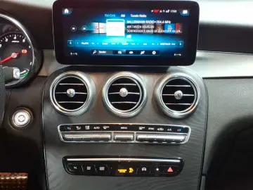 MERCEDES-BENZ GLC 300 4M-AMG AHK PANO DIS BusiP KomfP