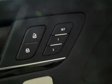 AUDI Q5 40 TFSI quattro advanced AHK PANO KAMERA NAVI