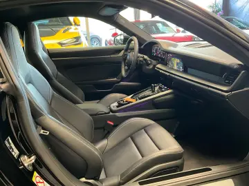 PORSCHE 911 992 Carrera PANO BOSE SPORT-AGA