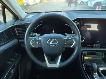 LEXUS NX 350h Executive Line ACC LED Pano SD 2xKlima