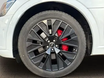 AUDI Q8 Sportback 55 quattro S line HUD PANO NAVI LED