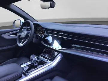 AUDI Q8 55 TFSIe Q S LINE PANO LEDER LM21 AHK