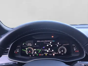 AUDI Q8 55 TFSIe Q S LINE PANO LEDER LM21 AHK