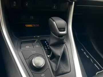 TOYOTA RAV 4 2.5 Style 4X4 FACELIFT LED NAVI JBL KAMERA