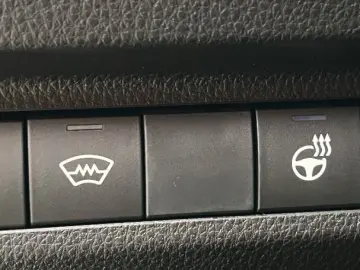 TOYOTA RAV 4 2.5 Style 4X4 FACELIFT LED NAVI JBL KAMERA