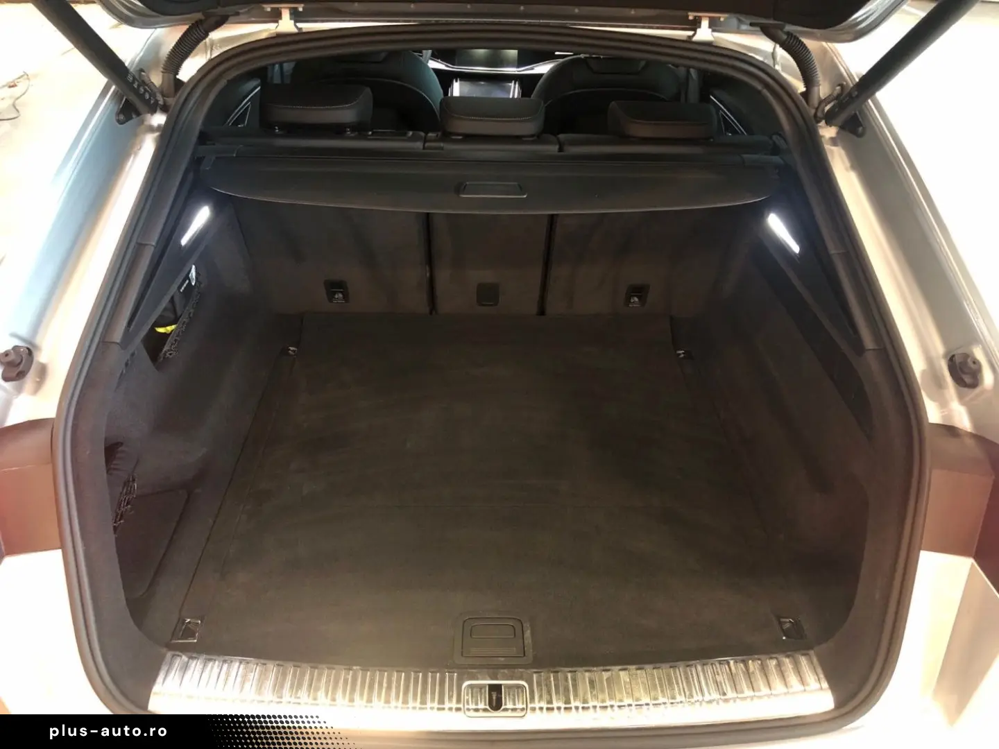 AUDI Q8 55 TFSI qu. S line Matrix AAS PAN HUD elS AHK