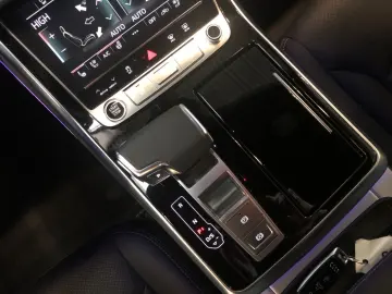 AUDI Q8 55 TFSI qu. S line Matrix AAS PAN HUD elS AHK