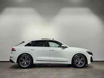 AUDI Q8 55 TFSI e S Line Black Pano Matrix HuD AHK 21