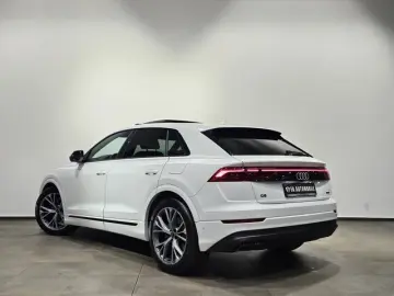 AUDI Q8 55 TFSI e S Line Black Pano Matrix HuD AHK 21