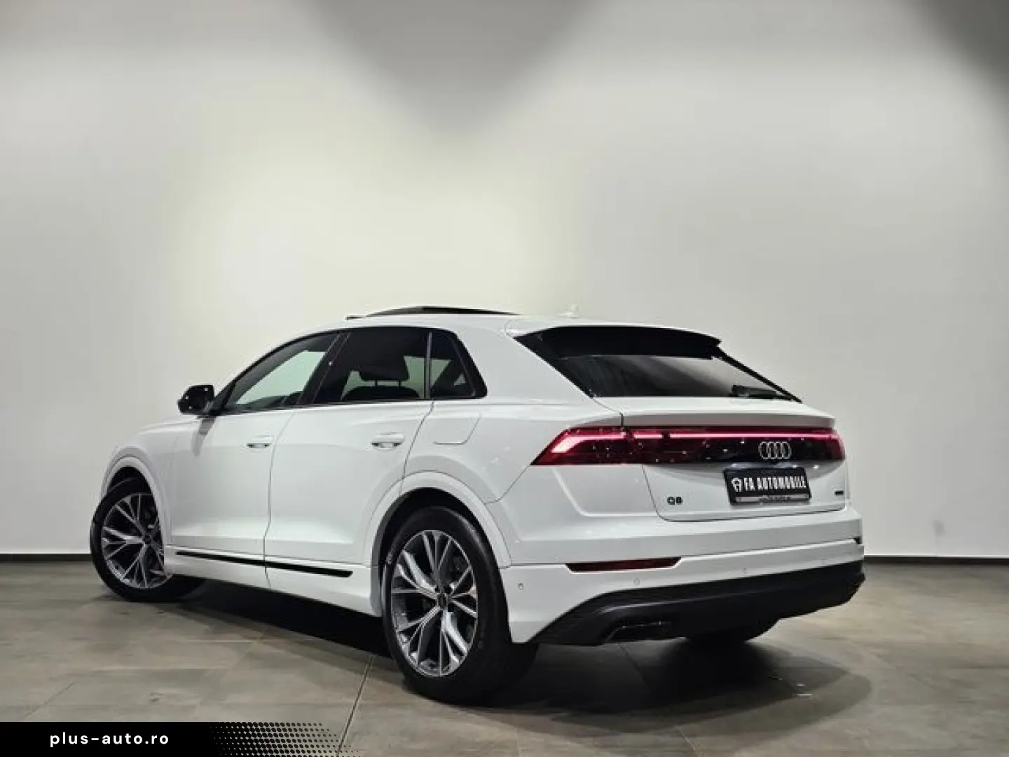 AUDI Q8 55 TFSI e S Line Black Pano Matrix HuD AHK 21