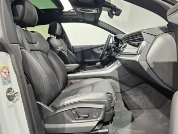 AUDI Q8 55 TFSI e S Line Black Pano Matrix HuD AHK 21