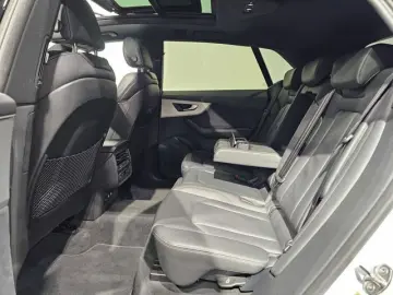 AUDI Q8 55 TFSI e S Line Black Pano Matrix HuD AHK 21