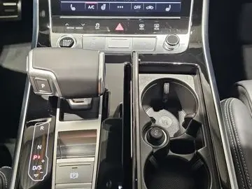 AUDI Q8 55 TFSI e S Line Black Pano Matrix HuD AHK 21